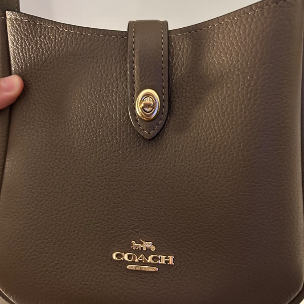 Coach - Picture 6 of 13